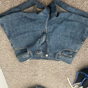Levi Shorts / Size 29